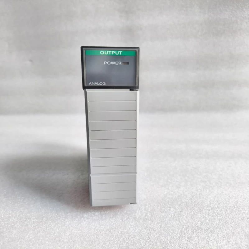 Allen-Bradley 1746-OB16 SLC 500 16-Point 24V DC Source Output Module thumbnail 7083